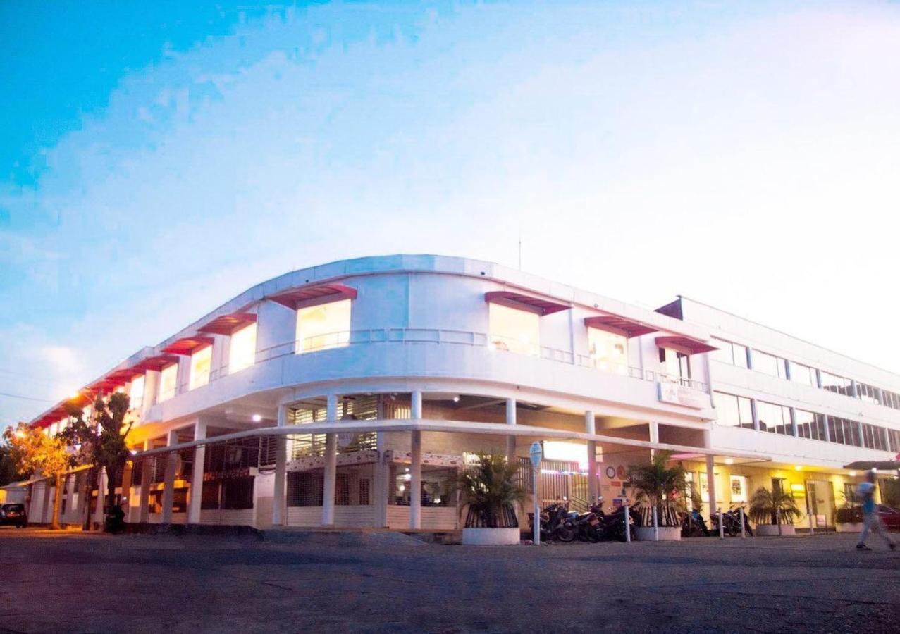 Hotel Mall Santana Del Rio La Dorada Exteriör bild